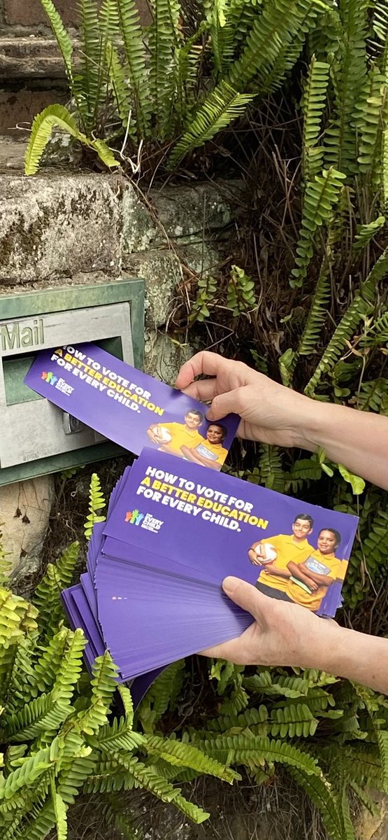 KathDea's tweet photo. Letter boxing my local neighbourhood to let folks know that we cannot risk Dutton being PM. We can’t risk Dutton denying children fully funded public schools like the coalition did last they were in government. #ForEveryChild #DontRiskDutton #auspol @TeachersFed https://t.co/64X7Ihbmz1