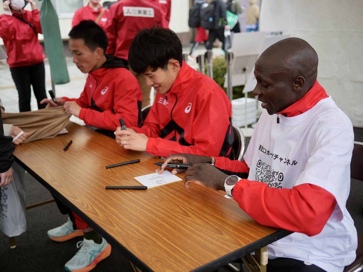 mhings_marathon's tweet photo. 4/6 #日立さくらロードレース2025 🌸

ゲストランナーとして、ペースメーカーとスターター😊を務めました🏃‍♂️

参加ランナーの皆様、大会事務局の皆様、お疲れ様でした＆ありがとうございました‼️ https://t.co/7kPgic2eBv