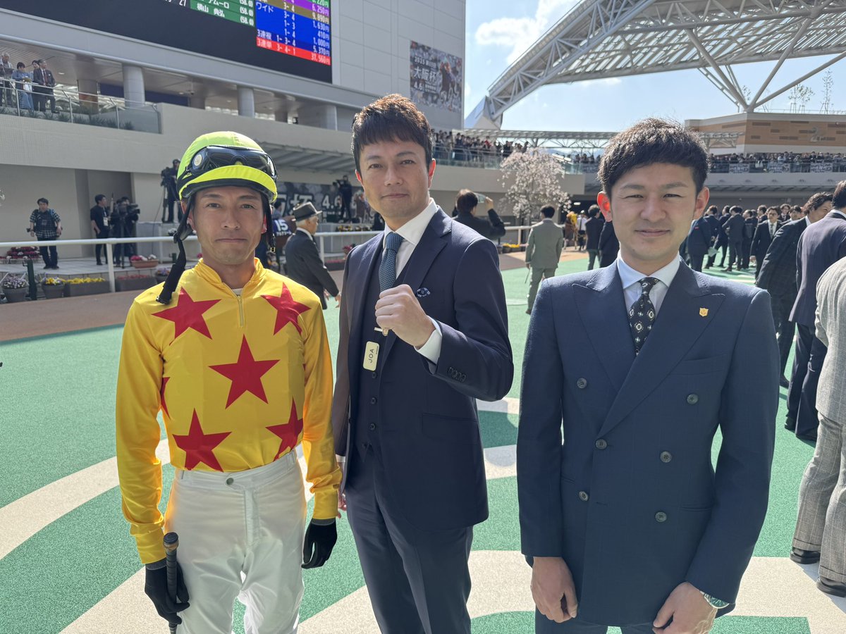 カラテ君、G1の大舞台で12着
負けたけど、凄く頑張っていいレースしたと思う😭
応援して下さった皆様、厩舎関係者の皆様、和田ジョッキー、本当にありがとうございました🙇‍♂️