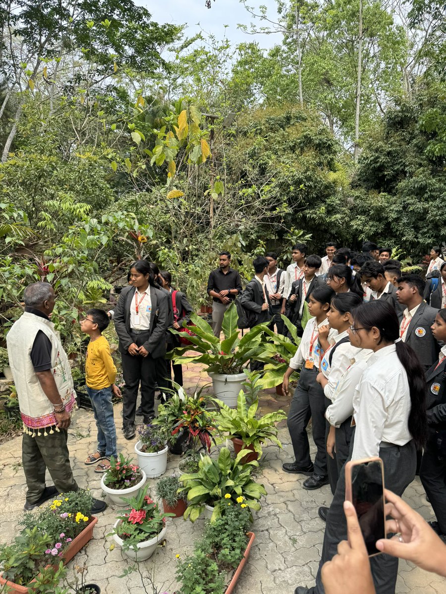 Mrinal_MLA's tweet photo. Today’s #SundayClassOnPracticalEnvironment .
Students of Amrit International School, Borpathar and some women from 2no. Buragohainkhat participated in the discussion.
#SundayClass
#Environment
#Students https://t.co/PpmTDSpc2F