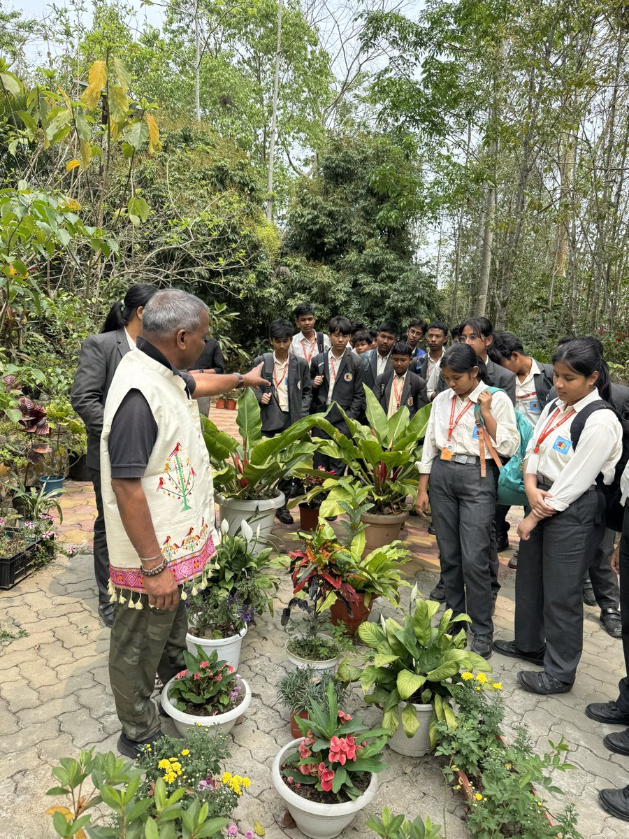 Mrinal_MLA's tweet photo. Today’s #SundayClassOnPracticalEnvironment .
Students of Amrit International School, Borpathar and some women from 2no. Buragohainkhat participated in the discussion.
#SundayClass
#Environment
#Students https://t.co/PpmTDSpc2F