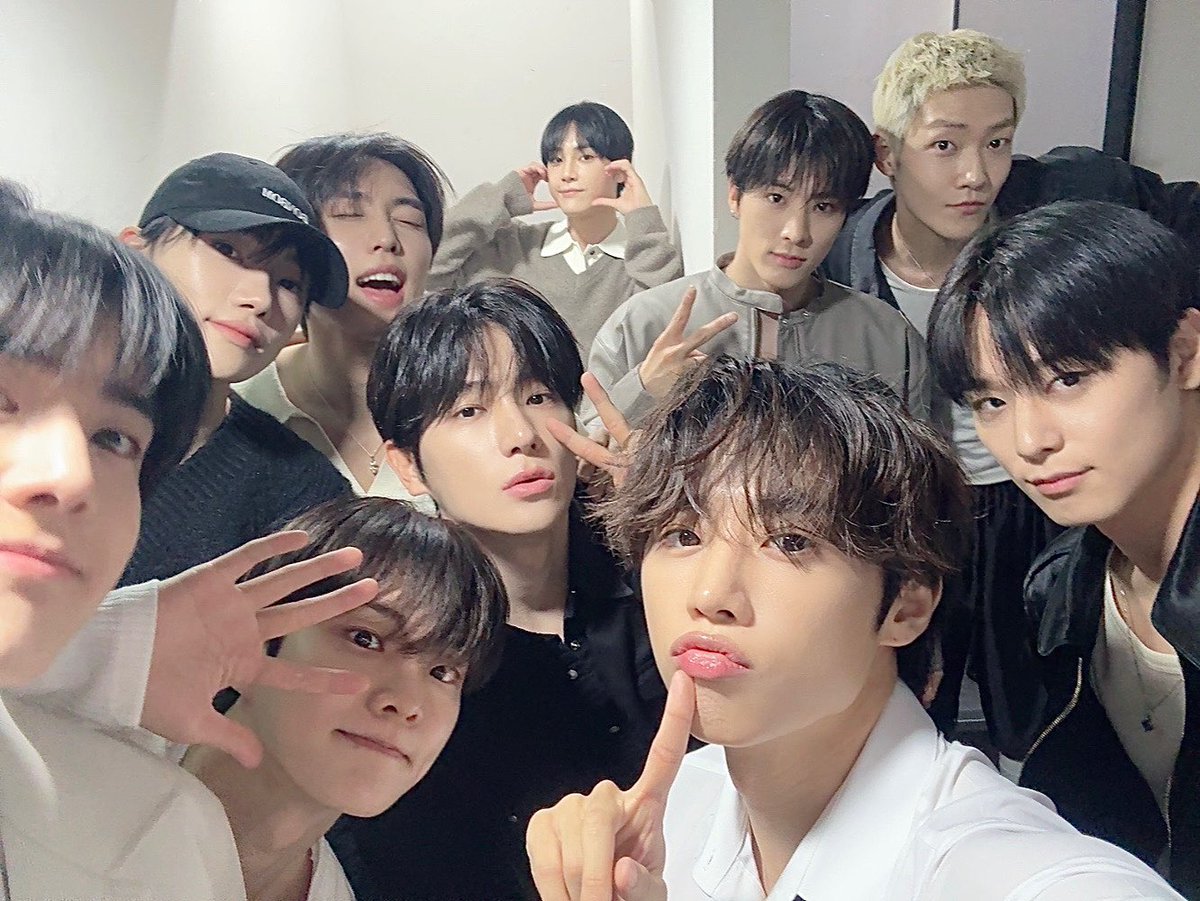 [📸] 더보이즈 The 3rd Album 'Unexpected' 팬사인회 완료🥊 더비와 함께 보내는 주말은 행복함이 403배🫶🏻

#THEBOYZ #더보이즈
#Unexpected #VVV