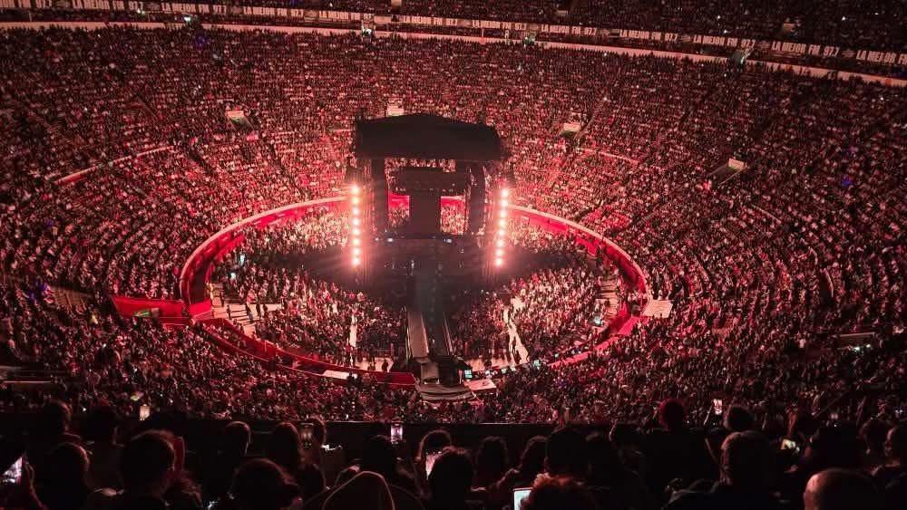 La mexicana Yuridia hace historia, al llenar la plaza de toros  México, 50 mil personas 🇲🇽