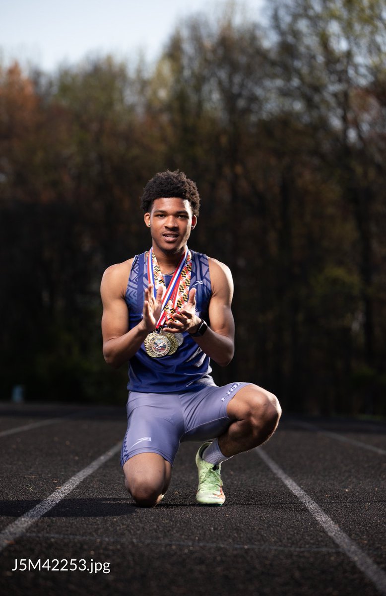 W track Season so far🏃🏽💨
800: 2:16
400: 52.25
200: 23.12
KEEP PROGRESSING!!!💪🏽