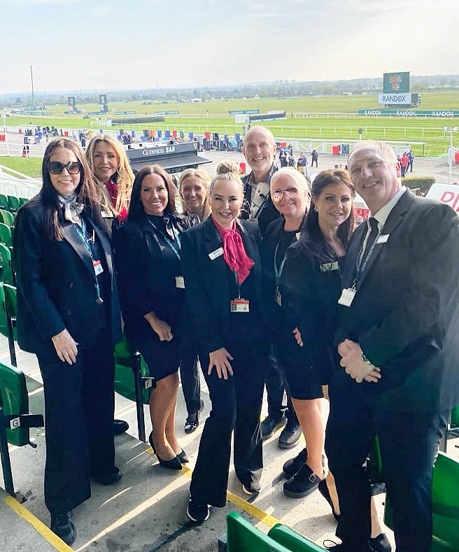 A sunny 3 days at #AintreeFestival #aprilandbev ☀️ 🐎