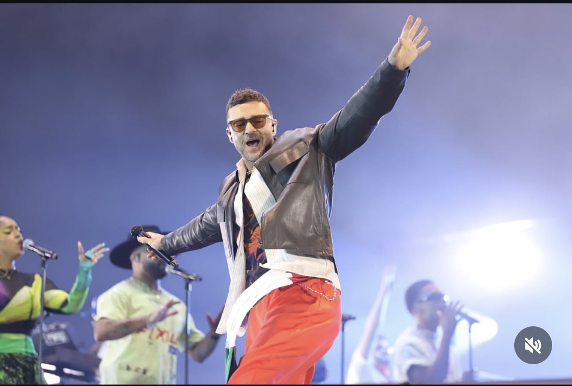 AElizabeth tweet media