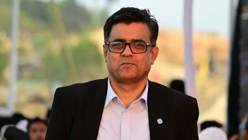 যখন ১০০ মিলিয়ন মানুষ আপনাকে চেনে, তখন হাঁটাটা একটু কঠিন হয়ে পড়ে