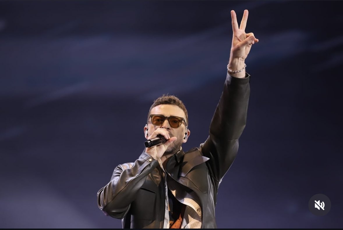 AElizabeth tweet media