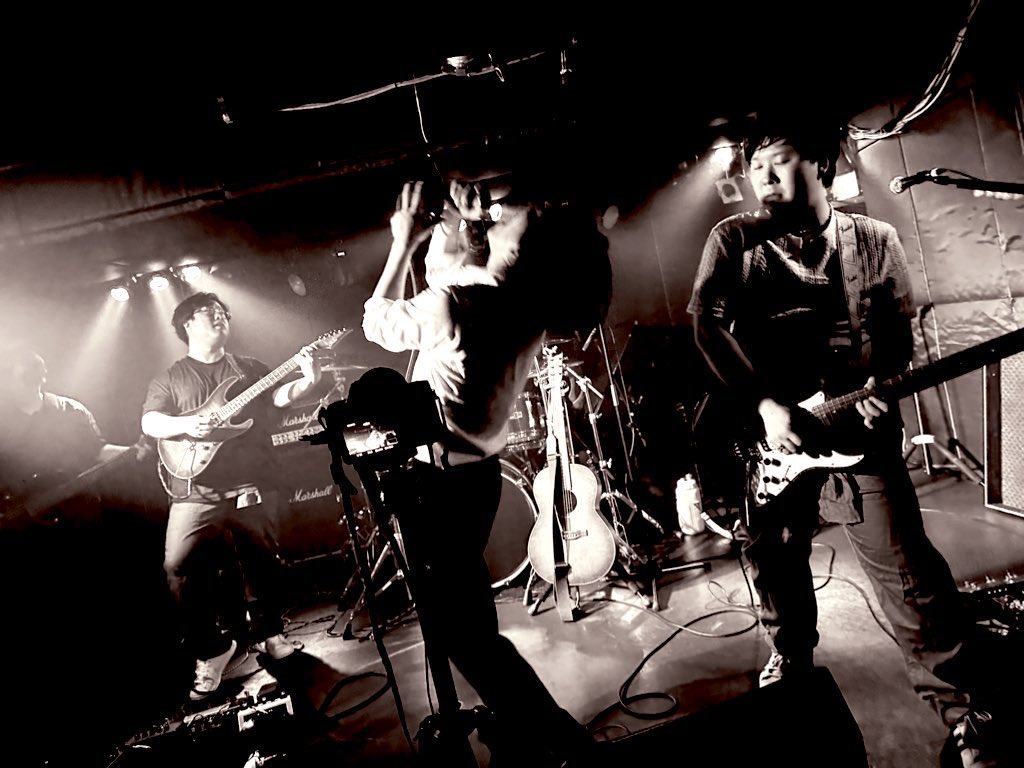 ハイカーシック tweet media