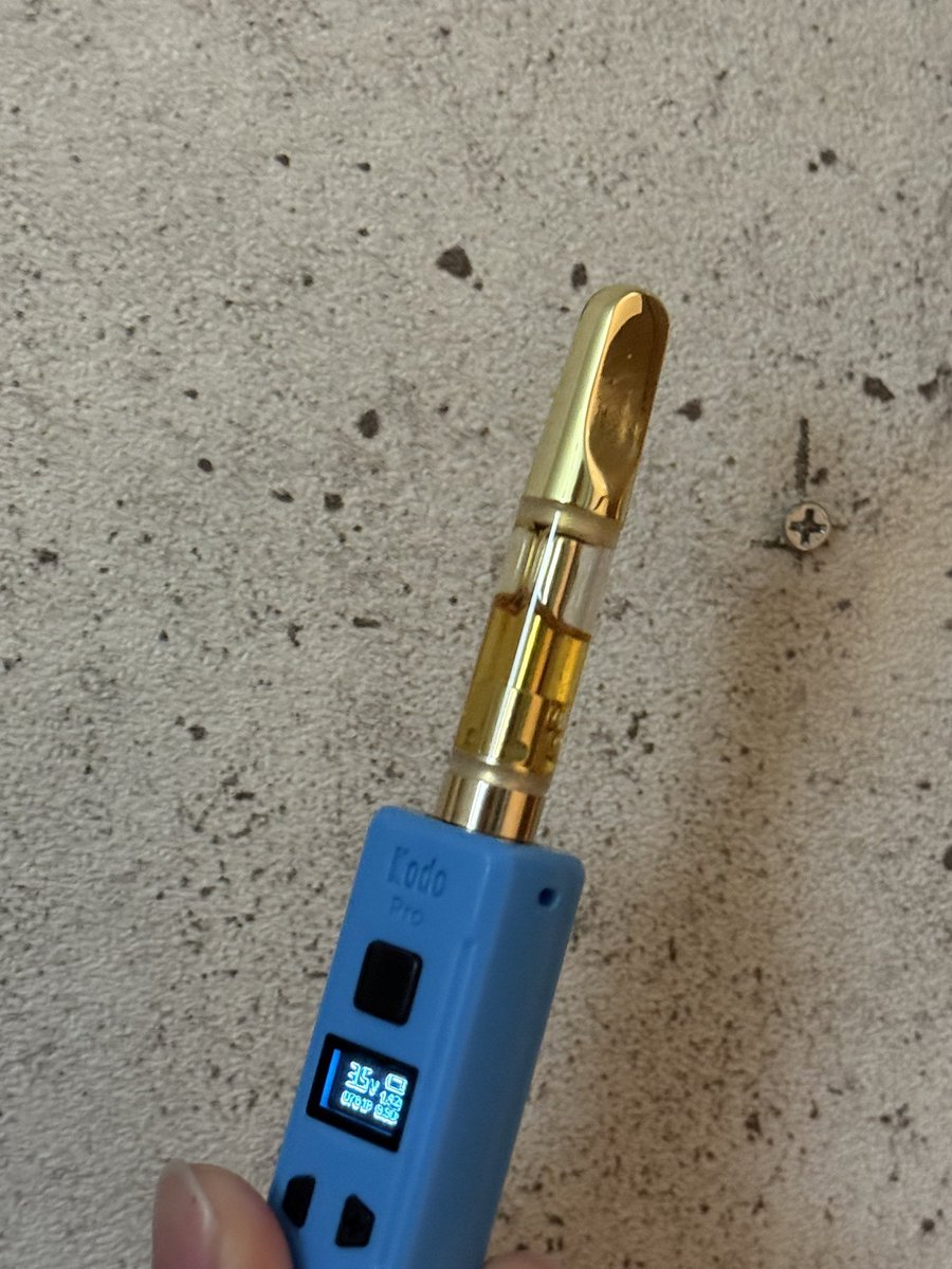 JustinDavi39044's tweet photo. 新成分🍯
CPHサンプル届きましたのでリキッドにしました🙌

体感はCBPに近い体感で程よく効いて抜けも良くキックが薄いです！

最近精神作用系リキッドについて不透明なものが多く仕入れていませんでしたがようやく発売できそうです🤝
coaの取得等の関係で発売は4週間後を予定してます！

お楽しみに😊 https://t.co/sIW7PuZTDH