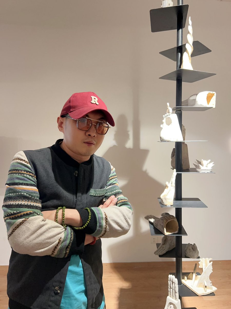 Nicky_Meng_'s tweet photo. 蔡锦空间 于2025年4月3日至4月30日呈现群展《发烫的几处》，参展艺术家：李松泽 刘思彤 沈靖皓 王小艾。
#艺术 #展览 #艺术家 #Art https://t.co/CPCW25jxZo