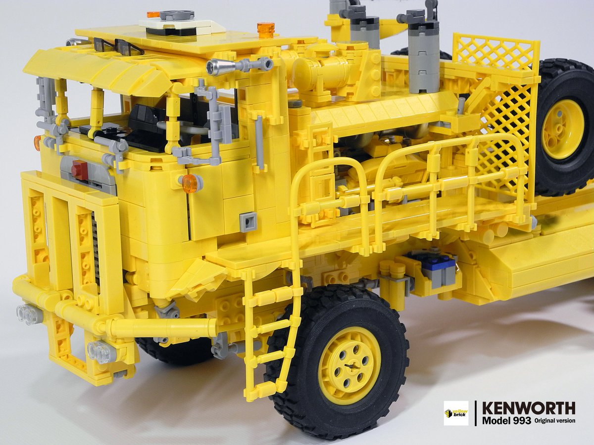 yellowbricker's tweet photo. More detail about my Kenworth 993 lego model: Part 3-engine/hinge system, etc.~

#lego #technic #bricklink #offroadtrucks #truckking #legomoc #legomoccar #legomoctruck #legomodels #modeltruck #classictruck #oldtruck #kenworth #kenworthtrucks https://t.co/HTEiJZSbwT