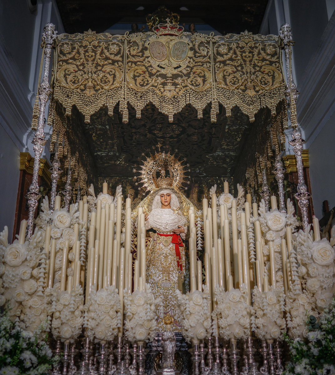 EspDeTriana's tweet photo. #ACTUALIDAD | El paso de palio de Nuestra Señora de la Esperanza luce ya con toda la candelería fundida y dispuesta para una nueva Madrugada del Viernes Santo 

#EsperanzaDeTriana
#LaMisiónDeLaEsperanza https://t.co/4FfjL7Olay