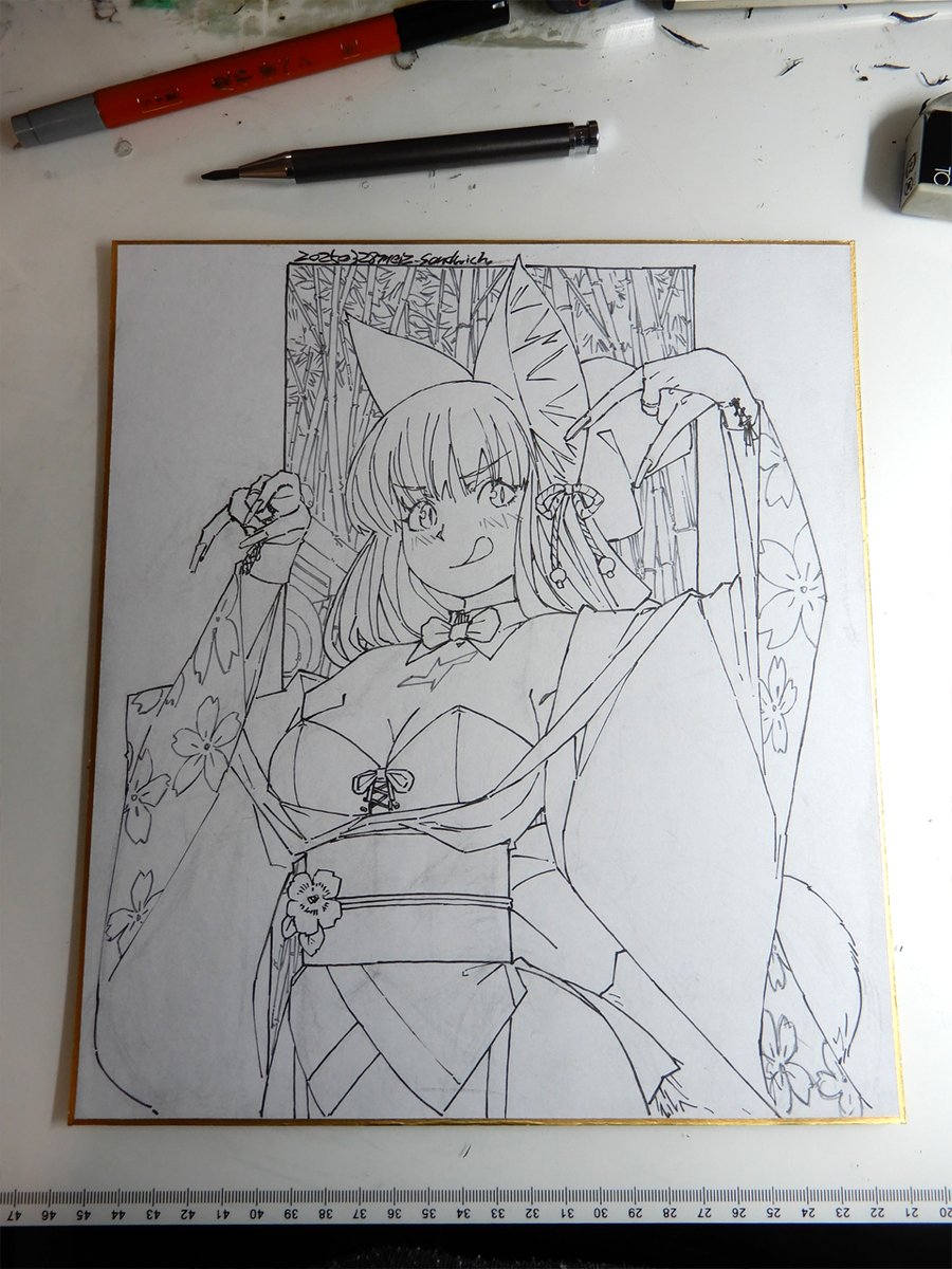 袖の内側に柄を入れるか迷って、まだ描いてない段階。 