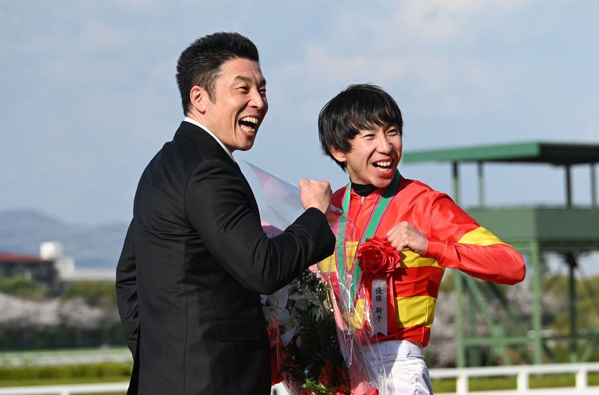 netkeiba's tweet photo. 「パワー！」
#横山和生
#なかやまきんに君
#大阪杯 https://t.co/LFW9VmNlnv