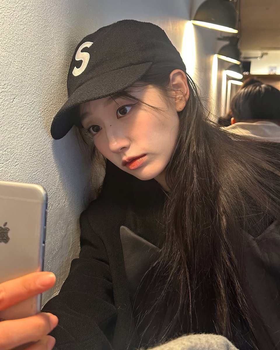 Luvydvy's tweet photo. Seen from the side 🤎🧸🥨 https://t.co/HterI41y6a