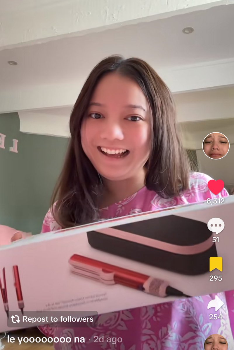 Ramai yang terjebak tengok Leona beli this hairdryer ! I nak FOMO jugak boleh takkkk coz ramai cakap worth every senn🫣😍