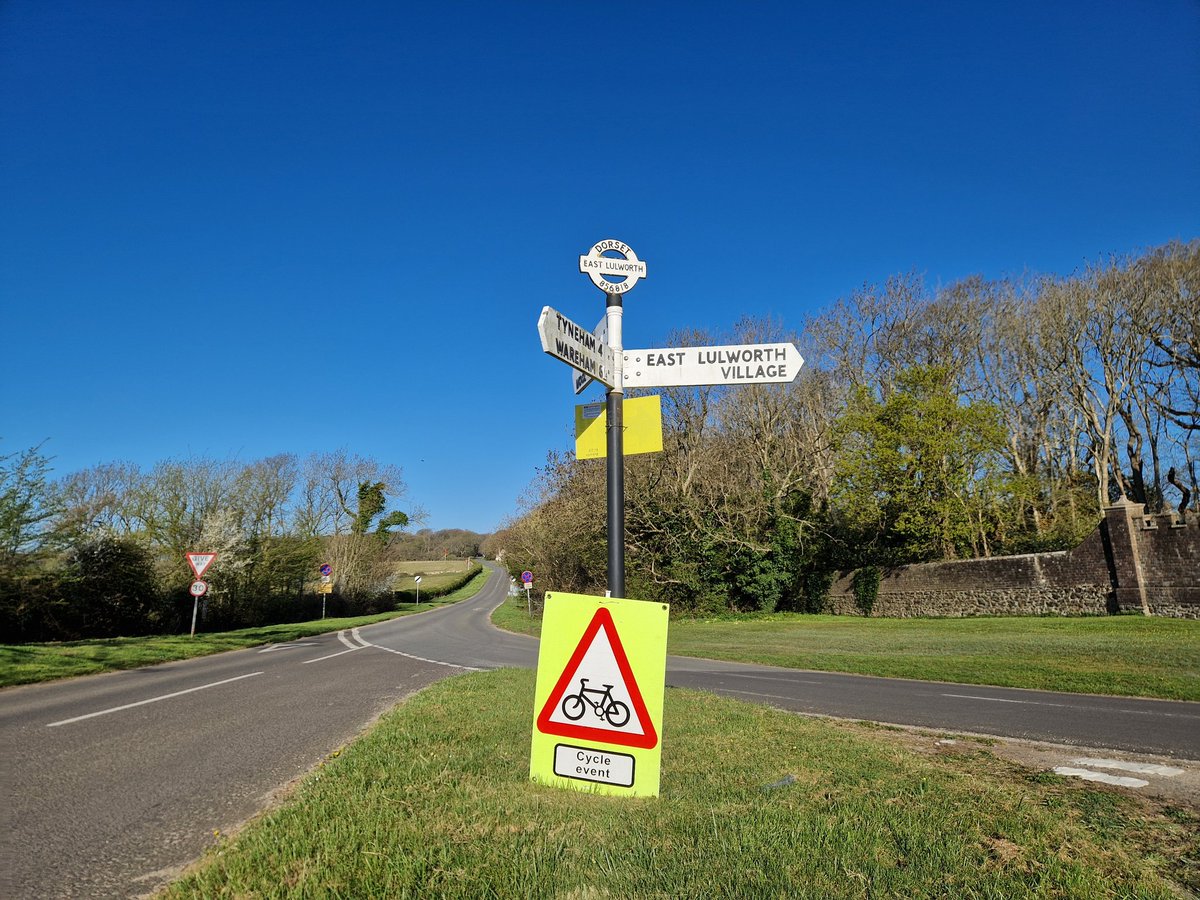 phillip standfield (@philstandfield1) on Twitter photo Blue sky, cold wind. First stop this morning on the B J W 46 km TT
#poolewheelers #swsportsnews #bournemouthJubileeWheelers @poole_wheelers <a href="/swsportsnews/">South West Sports News</a> @bournemouth_jubilee_wheelers Blue sky, cold wind. First stop this morning on the B J W 46 km TT
#poolewheelers #swsportsnews #bournemouthJubileeWheelers @poole_wheelers <a href="/swsportsnews/">South West Sports News</a> @bournemouth_jubilee_wheelers