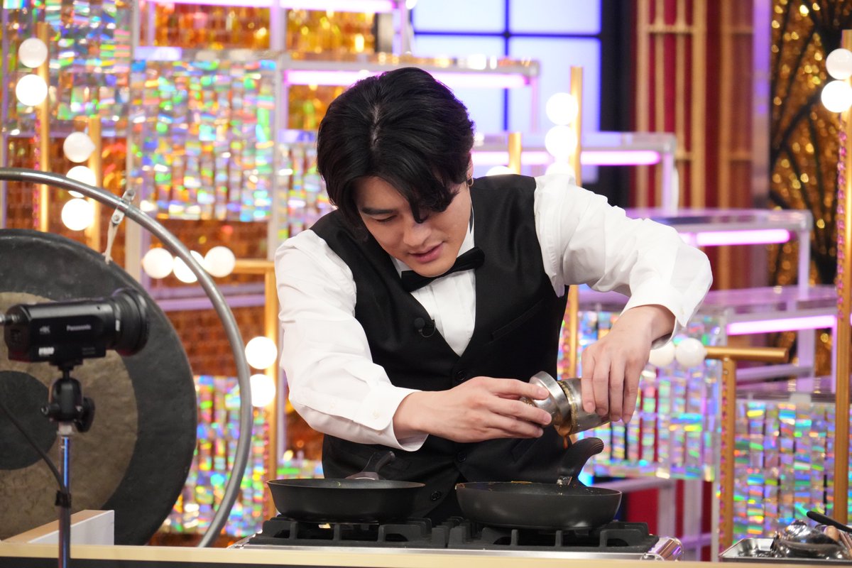 GoldenSixTONES's tweet image. ／
放送まであと4️⃣時間！💎
＼

今夜9️⃣時から
#GoldenSixTONES 初回放送スタート‼️

#SixTONES はお笑い怪獣 #明石家さんま に
番組を乗っ取られず進行できるのか！？

#木村拓哉 ら豪華サプライズも続々🎁💫

放送中は🏷️#GOスト で
感想お待ちしています♡

#ゴールデンストーンズ #SixTONES