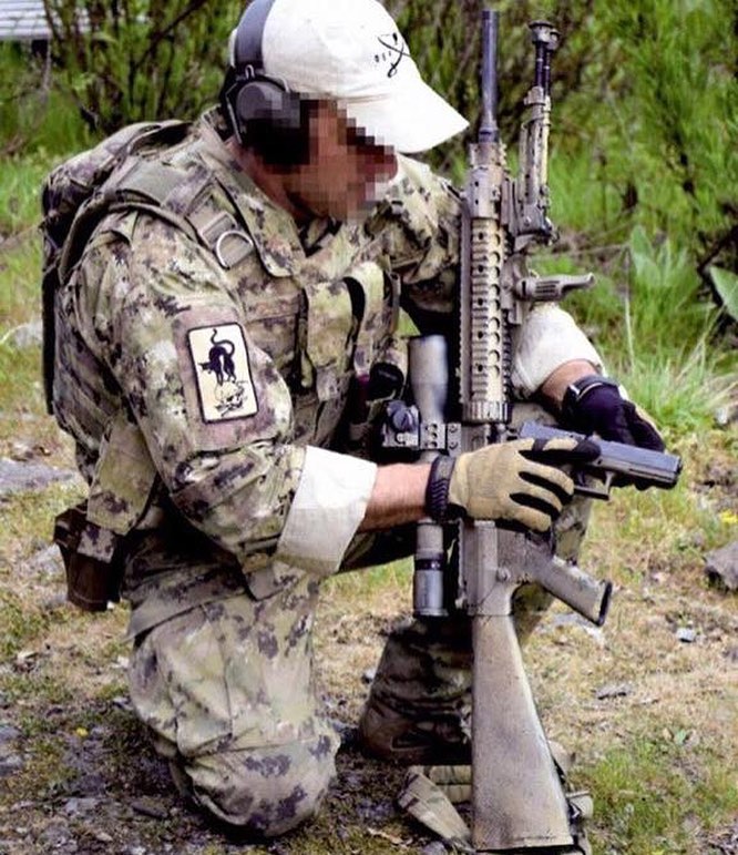 overSeasItaly's tweet image. 9no #ColMoschin sniper #ItalianSOF