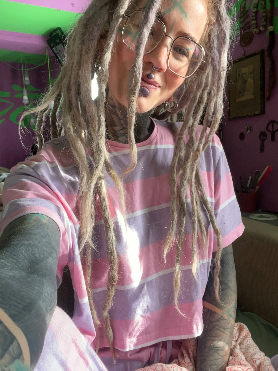 Content from anuskatzz