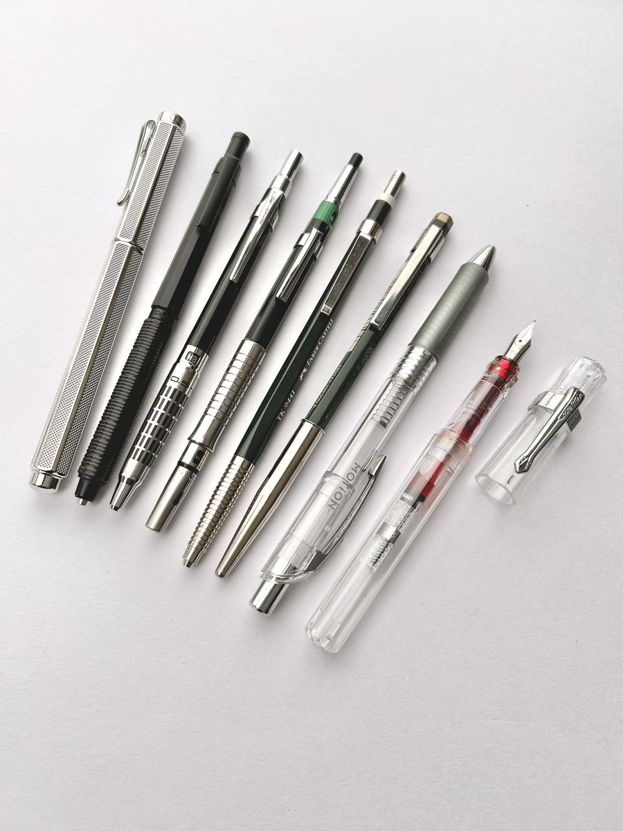 筆箱紹介です。近々noteに上げます。
#ふでしょ　#筆箱の中身紹介