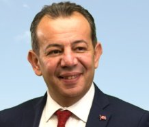 imkan bulsa cetvelle kafatası ölçecek iştaha, kendi ırkından olmayanın alnına çarpı koyup nefes almayı yasaklayacak potansiyele sahip. daha kaotik bir ortamda dünyanın en azılı ırkçılarına rahmet okutabilirdi oysa. en büyük talihsizliği 1940'ların almanya'sında yaşamamış olması.