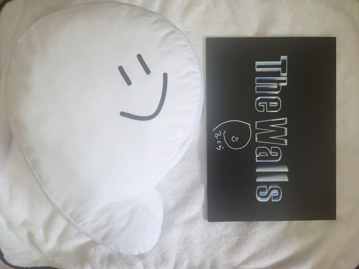 tadayoukumo_6's tweet image. #TheWalls ふくらPチェキ＆サイン当選して届きました、ありがとうございます！サイン持ってないので嬉しすぎる🥹思ったよりも大きかったのでPクッションと比較😂番組名ロゴも格好良いしサインかわいいよ〜

番組めっちゃ面白かったし是非第2弾楽しみにしてます！ふくらPリベンジ期待🫶