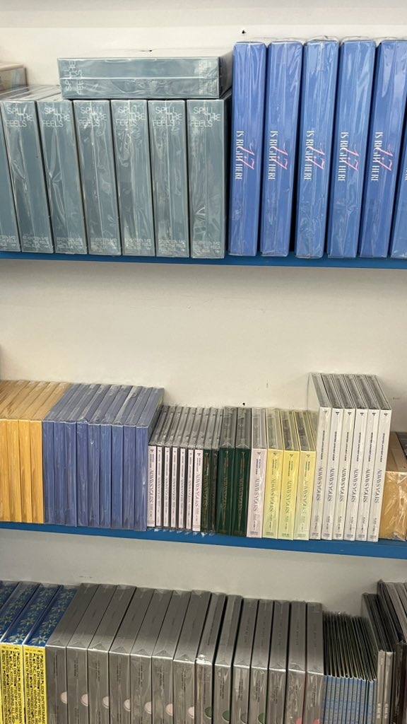akitasoundinomg's tweet photo. found a shop here in japan selling super cheap albums 😭🤧 https://t.co/DsGcZVlI6o