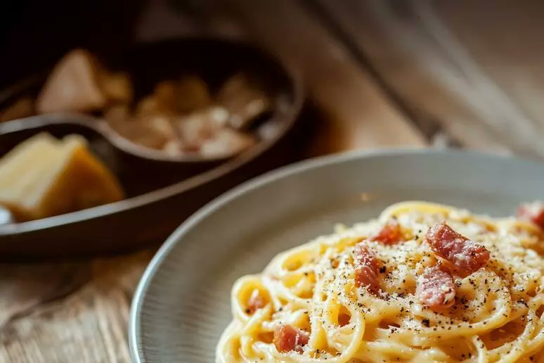 🔵#6aprile #CarbonaraDay dedicato a uno dei piatti più popolari della cucina italiana. Nato come evento social nel 2017, è l'occasione per condividere la passione per una ricetta che, con soli 5 ingredienti (pasta, guanciale, uovo, pecorino e pepe), ha conquistato tutto il mondo.