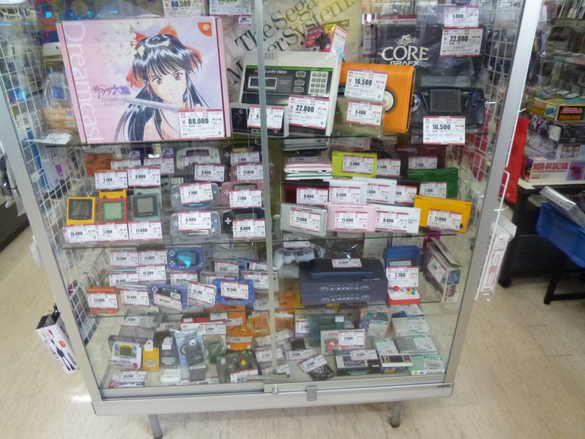 kyokonodan2525's tweet image. 本日長岡方面に用事のため、1年ぶりにハードオフ長岡川崎店。今回の目的はHi-SATURN付属モニタまだ置いてるかと思いまして。
残念ながら店頭にはなかった…。まぁ仕方なし😅
てか更にレトロゲー高すぎ😅
今回購入品は、3.5'2HDのFDD 20枚組2,750円☺️
FDD希少な上お買い得👍
#ハードオフ #ハドフ #FDD