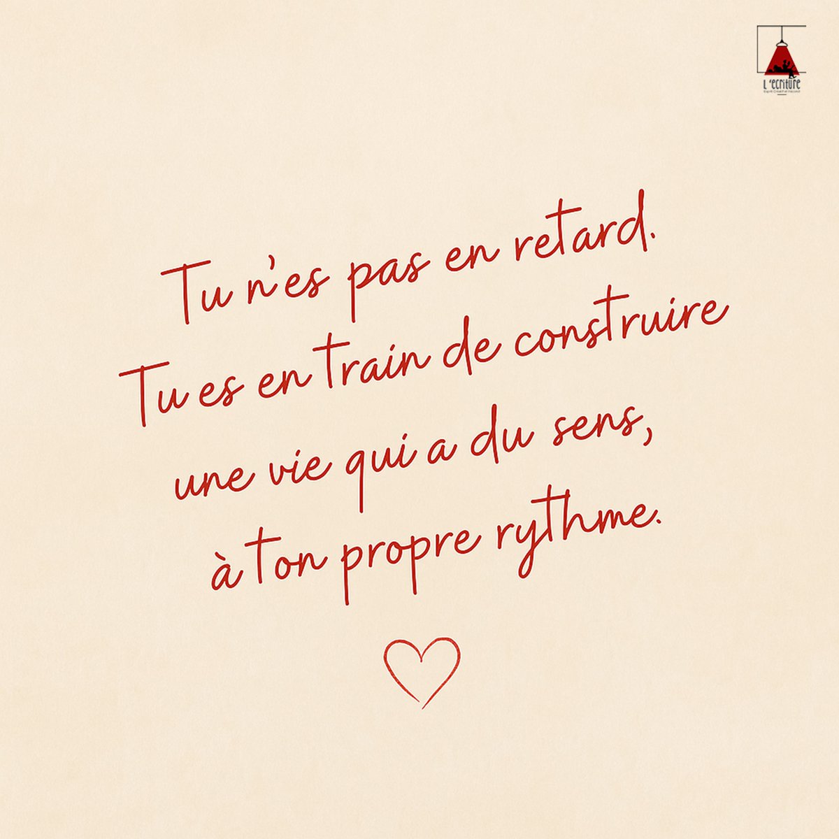 Ecriture2's tweet photo. Tu avances. Même si ce n’est pas au même rythme que les autres, tu bâtis quelque chose de vrai. Et ça, c’est précieux. 💛 https://t.co/odIXSSCE6y