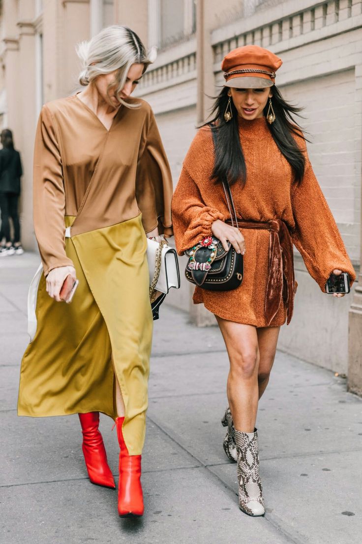 Discovering Street Style

One of the blog’s standout features is its emphasis on street style. Café de la Mode believes that true fashion evolves from the streets and that personal style is an extension of one’s individuality. Readers can find vibrant street style galleries
