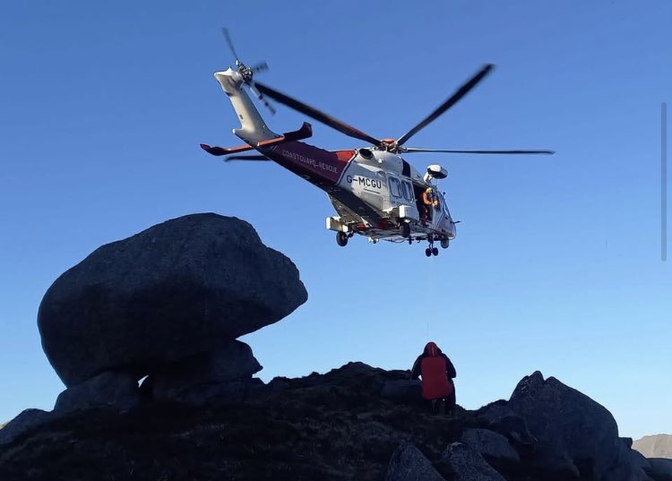 arranMRT's tweet image. ❌ CALLOUT ❌ 05/04/25, to person with a lower leg injury on A'Chir. The casualty was given pain relief, and stretchered off the ridge, then transported to hospital by CG helicopter 199
#Volunteers #ScottishMR #Arran #IsleOfArran #Volunteering
#StJohnScotland #PoliceScotland