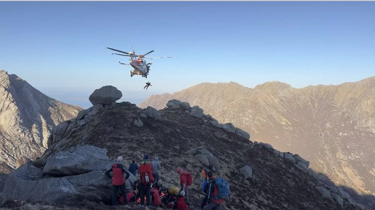 arranMRT's tweet image. ❌ CALLOUT ❌ 05/04/25, to person with a lower leg injury on A'Chir. The casualty was given pain relief, and stretchered off the ridge, then transported to hospital by CG helicopter 199
#Volunteers #ScottishMR #Arran #IsleOfArran #Volunteering
#StJohnScotland #PoliceScotland