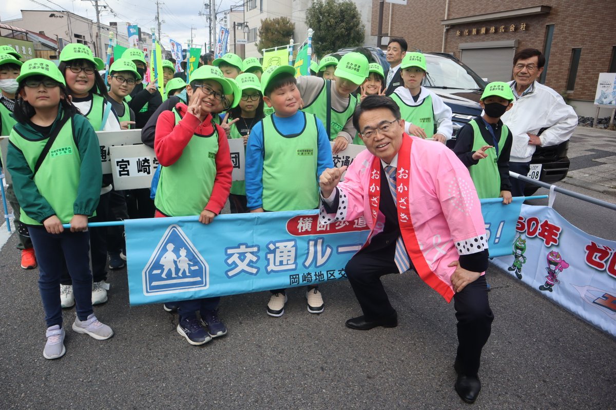 ohmura_jimusho_'s tweet photo. ⑤同じく、隊列に一緒に参加して交通安全を呼びかけていただいた交通少年団の皆さん、岡崎市の会場でも開催される2026年の #愛知・名古屋アジア・アジアパラ競技大会 をPRしていただいた #アジアフレンドシップ隊 の皆さんと。

岡崎の桜まつり「家康行列」にて。 https://t.co/GYzfFzxT7d