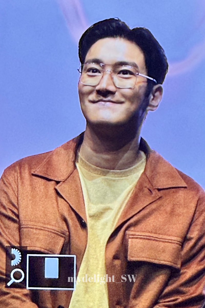 250406 로비 무대인사 

오늘도 갓경과 함께! 
잘생김 한 가득 💖

#시원 #최시원 #SIWON #崔始源 #シウォン 
#슈퍼주니어 #SUPERJUNIOR