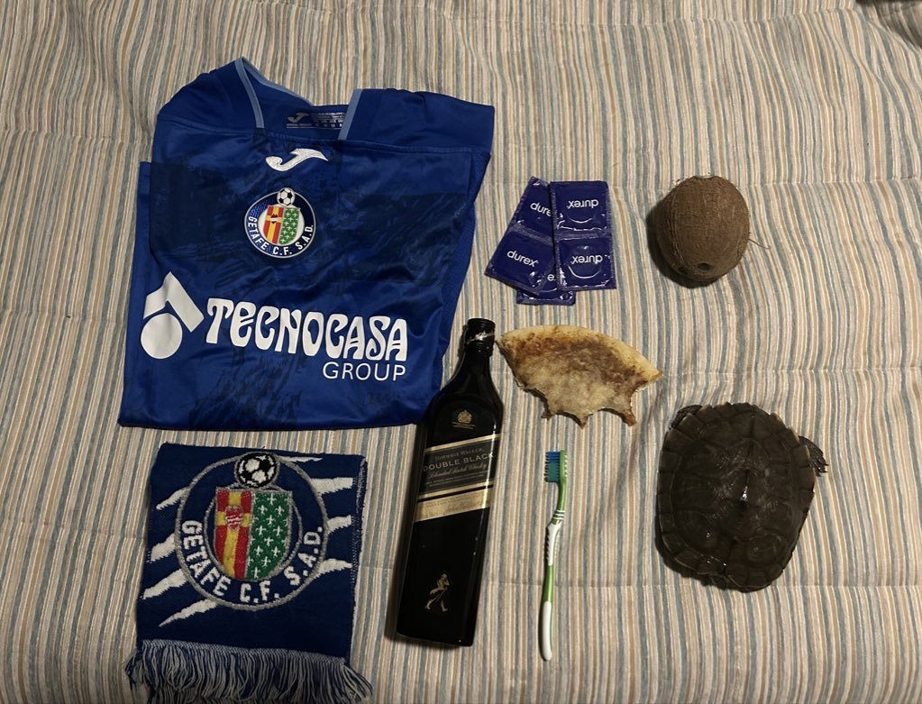 Con todas las cosas para Valladolid 💙💜