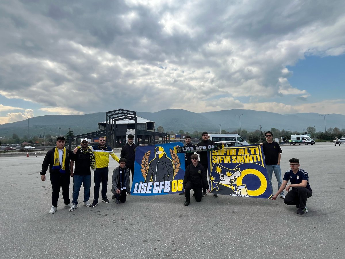 Fenerbahçe uğruna yollar bize memleket.

Fenerbahçemizin Trabzonspor ile oymayacağı maç için İstanbul yolundayız.

#LiseGFB06