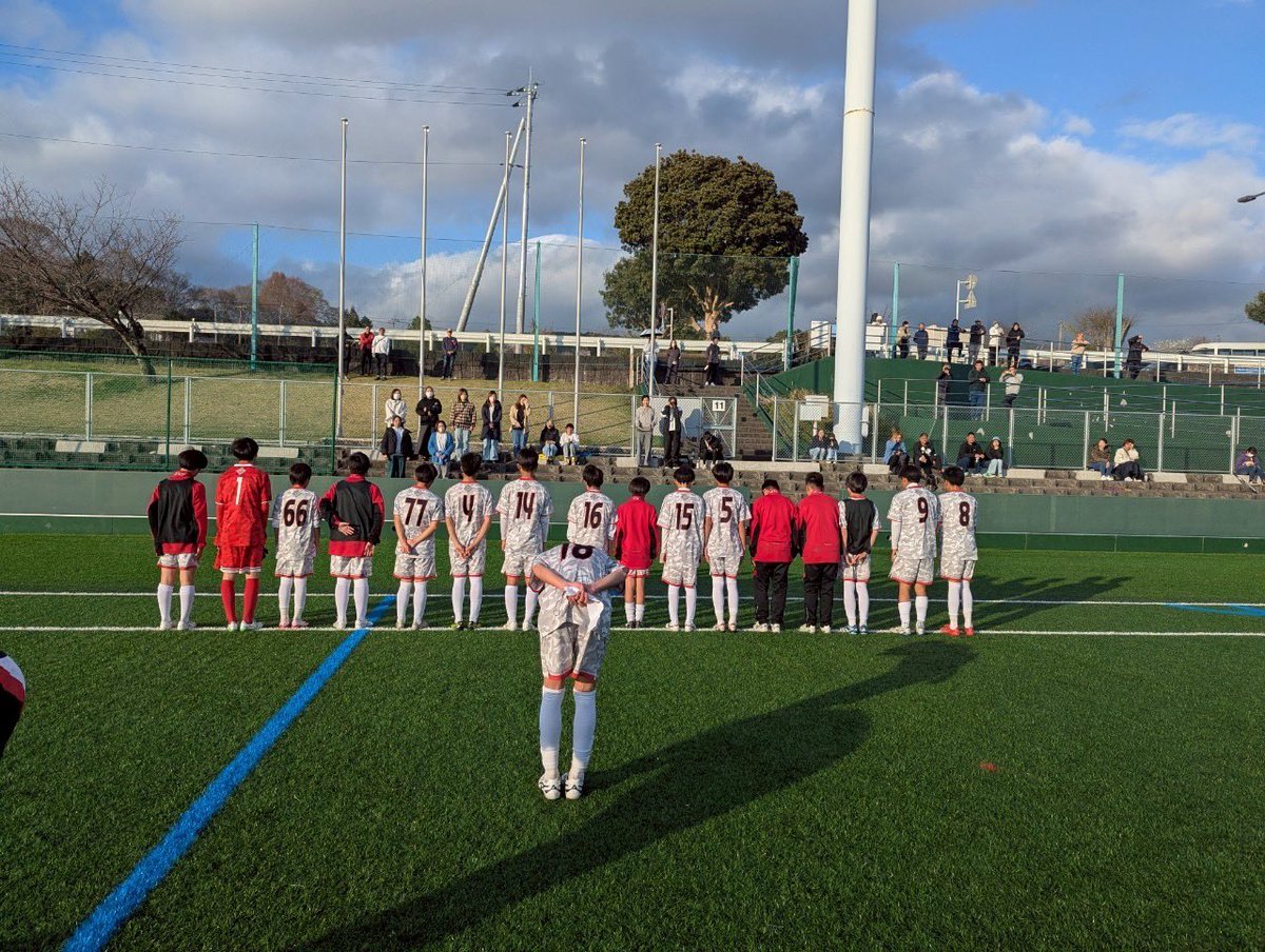 U14
クラブユース選手権
一次リーグ
相手は3年生…最後にかける想いの中で
2年生のみんながどう上回れるか
粘り強く、直向きに、我慢して
耐えて耐えて勝ち点3を取れた。
ハイプレッシャーの中、なんとか形を作れる場面も👍
たくさんの応援ありがとうございました🙇‍♂️
#FujinomiyaCityFC
#静岡県富士宮市