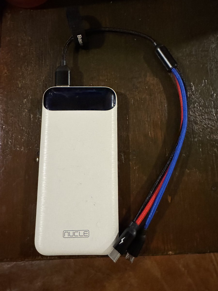 rocinate__'s tweet photo. モバイルバッテリー
の忘れ物ですよ。

#NUCLE 

心当たりのある方は
取りにいらして下さいね(*^o^*) https://t.co/R4sulNzPdd