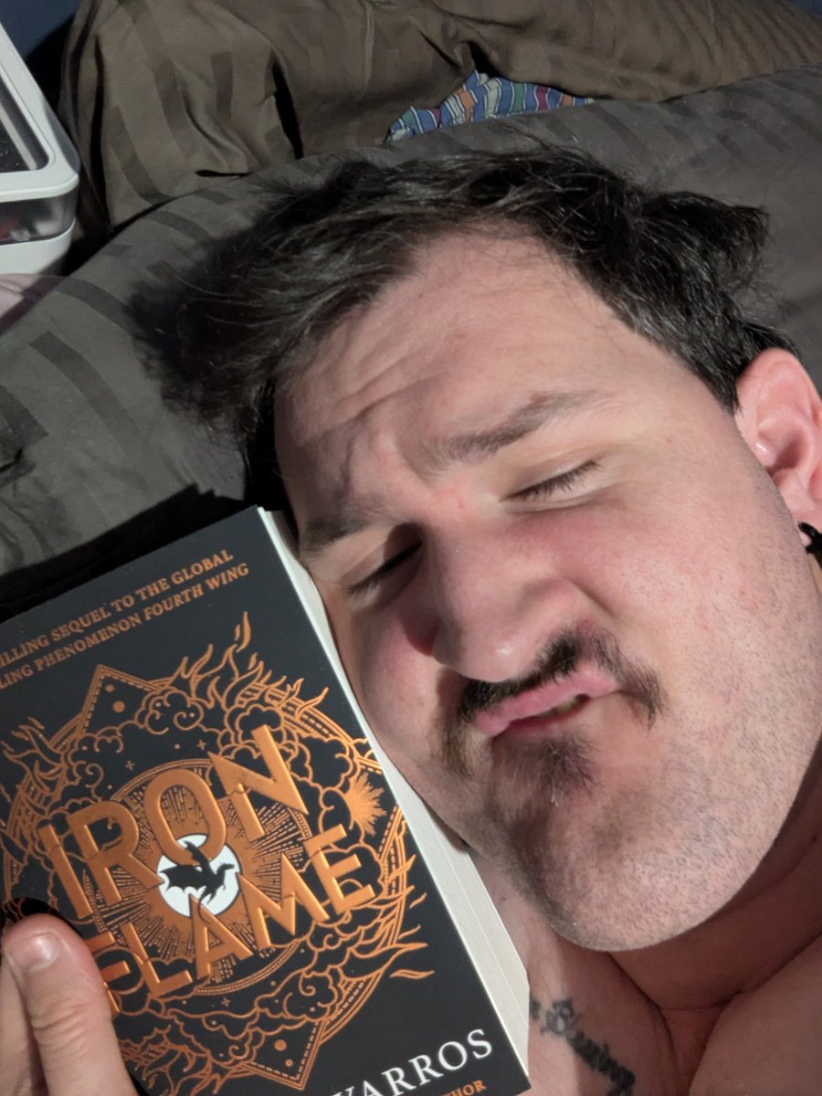 Spacebevvie's tweet photo. Mood: cooked &amp; reading smut https://t.co/KYq0y7MB9X