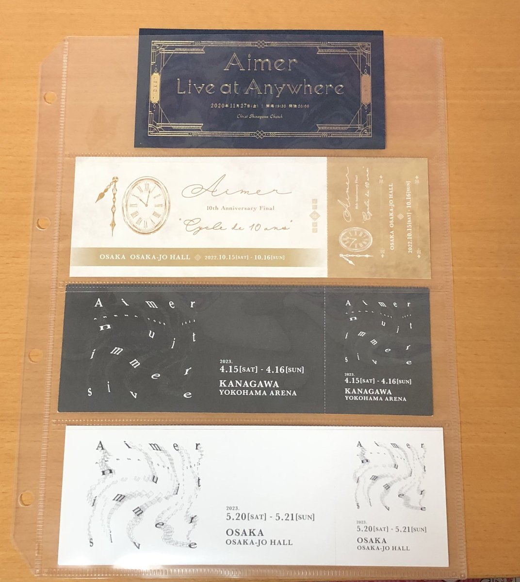 12Aimer08_m_a_i's tweet photo. 既出かもですが、“Aimerさんのチケ、サイズがデカすぎて普通のチケットホルダーじゃ入んねーよ…😭”とお悩みの皆さん!
セリアのこのチケリフィルな���サイズピッタリです!!(LaAのはちょっとはみ出しました…)
絶対みんな知ってるだろうし、今更な情報かもだけど!保管に困ってる方は是非お試しあれ!! https://t.co/plUVe6oP9o