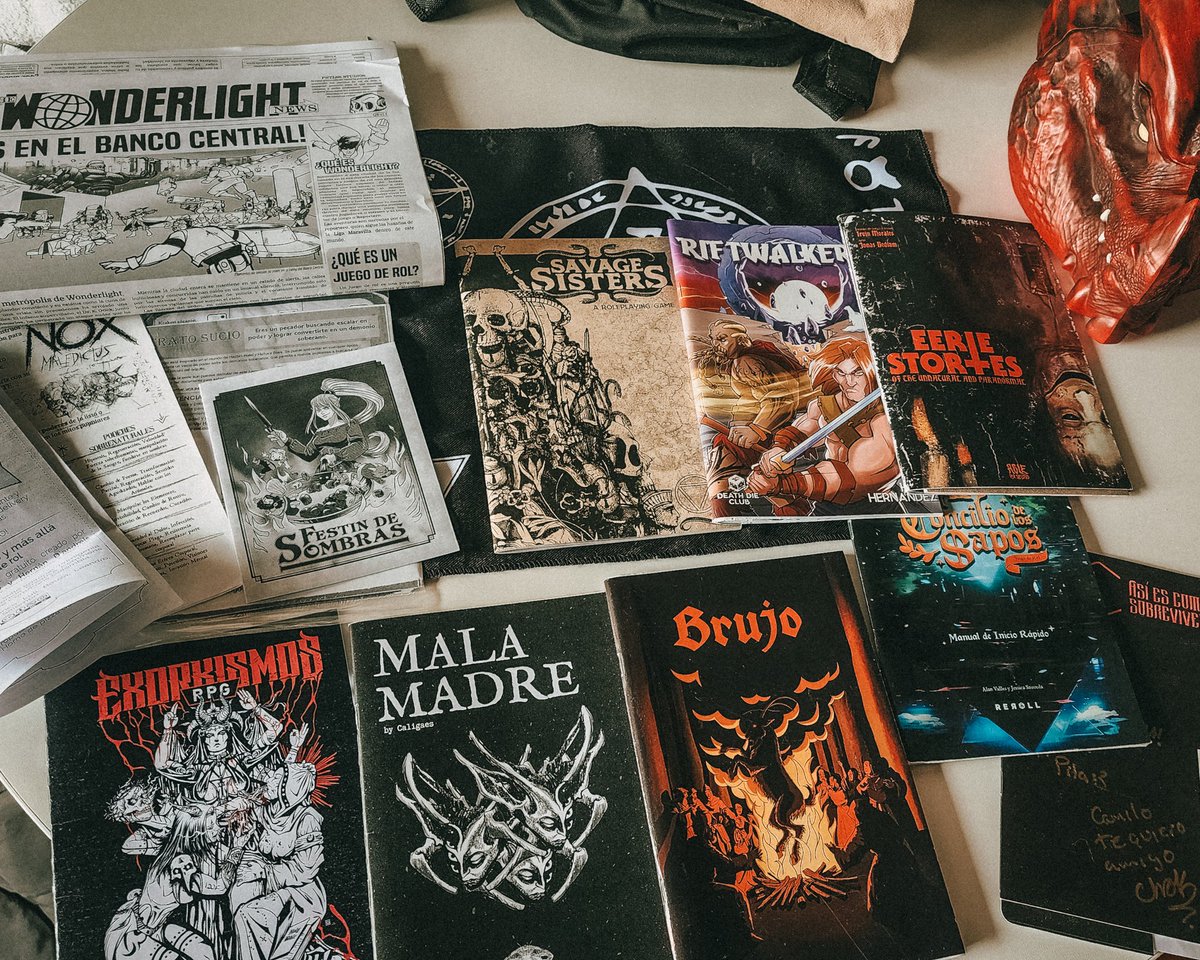 El rol indie de LATAM en Bogotá. 
Si quieres conocer y aprender de juegos de rol independiente, en #eltallerhistorias estamos haciendo crecer nuestra biblioteca para que conozcas y compartas más del talento latino.