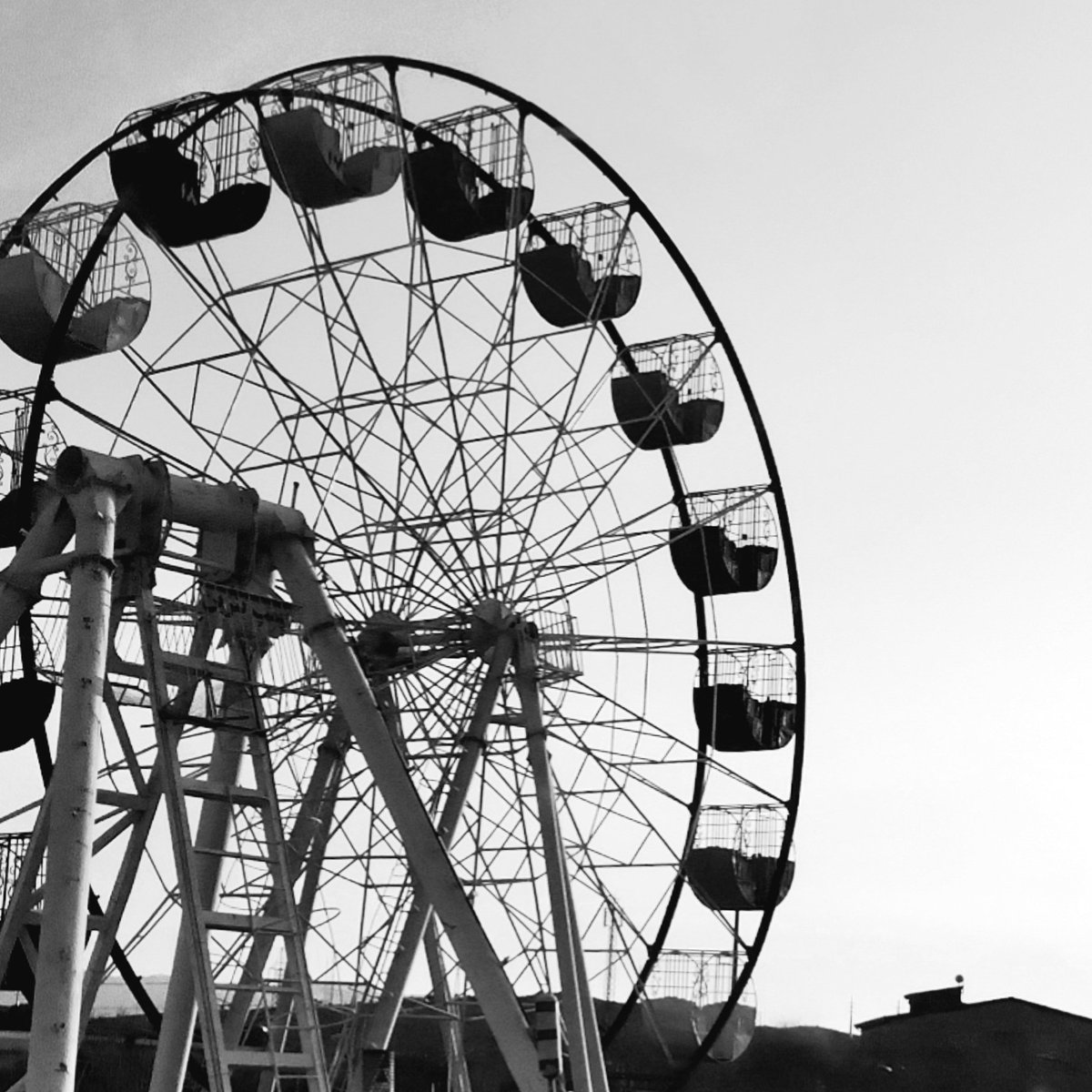 nftviolart's tweet photo. Gm👋🏻
I'm back, and this is new drop on #OBJKT 

🎡 Ferris wheel
ED 1/1
2.5 #XTZ 

https://t.co/Grc6aO9xZb

#nft #nftarti̇st #nftcollector #NFTCollection #tezos #tezosart #tezosnft #blackandwhitephoto #blackandwhitenft #Minimalnft #tezoscollector https://t.co/OnnPI1OdxF