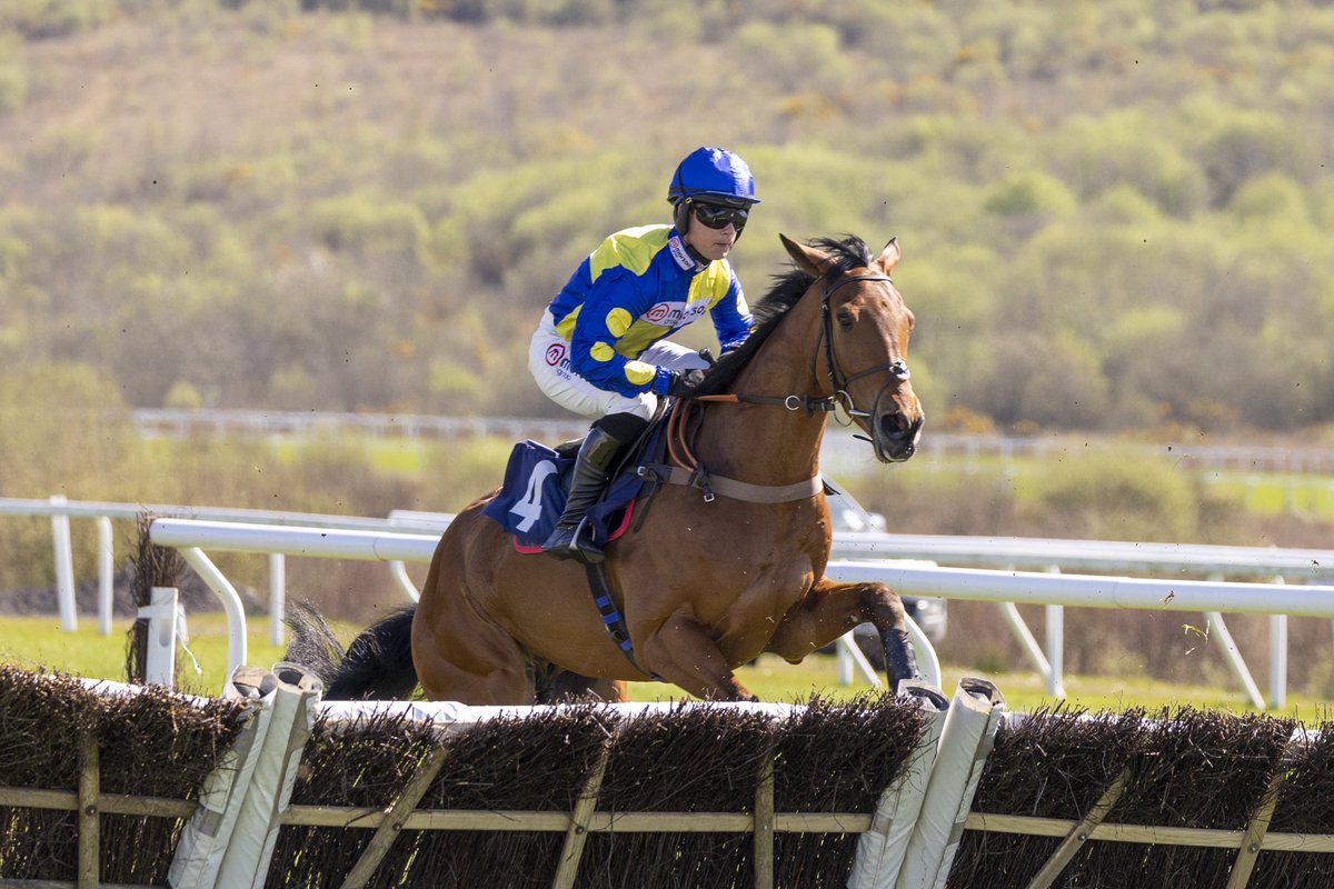 RACE 1 RESULT - Rhn Travel Airport Transfers Novices' Hurdle

🥇Tutti Quanti 2/7
🥈Palacio 13/2
🥉Roysse 9/2

Jockey: Freddie Gingell 
Trainer: <a href="/PFNicholls/">Paul Nicholls OBE</a> 
Owners:  Colm Donlon