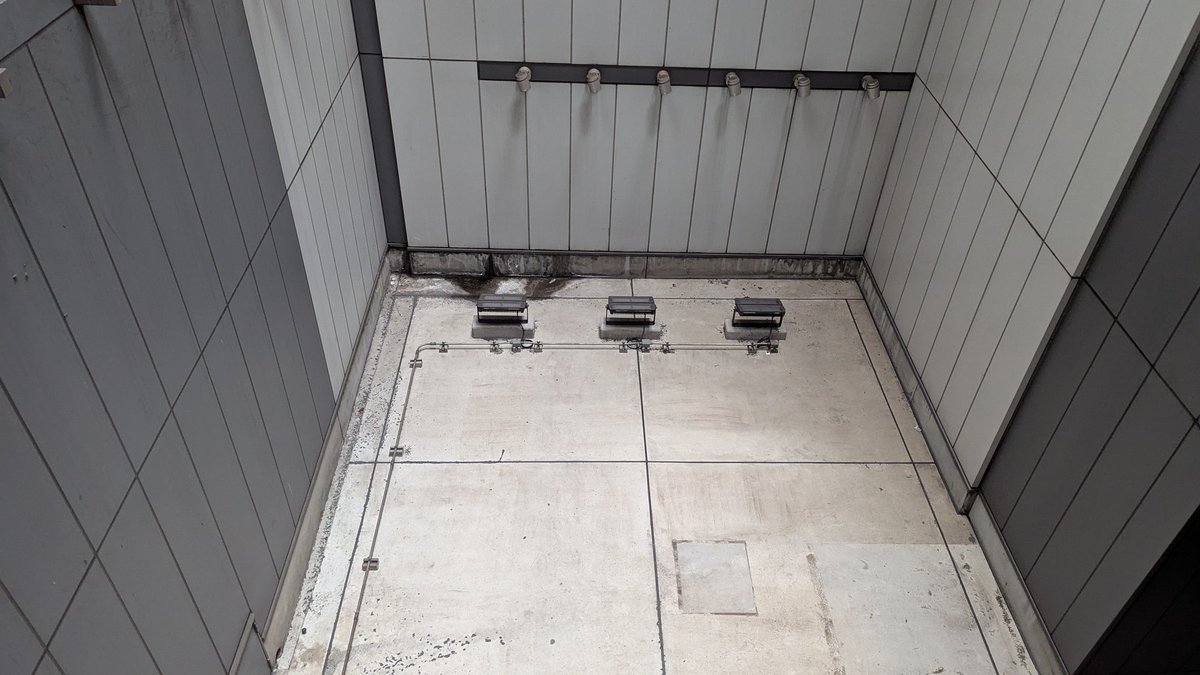 いつかここに巨大ロボを設置できるように精進します