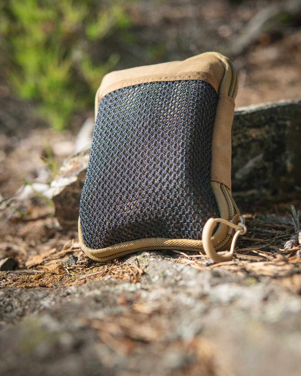 ZentauroN's tweet photo. Unser EDC Pocket Organizer bringt System in dein Chaos!
-> 4 Einschübe
-> Gummischlaufen, Netztasche & Gürtelschlaufe
-> Taktisch. Praktisch.
-> Made in Germany 🇩🇪
#EDC #Zentauron #TacticalGear #OrganizedAF #EverydayCarry #Bundeswehr #Militär #Taktisch
https://t.co/WZOy8La33n https://t.co/G6uAbZD7s9