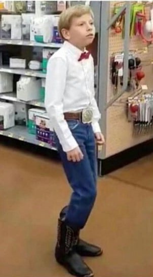 ineedeseyes's tweet photo. Świeży w tym outficie przypomina mi yodeling walmart kid 😭😭 #genzie https://t.co/A3n5Onfy1c
