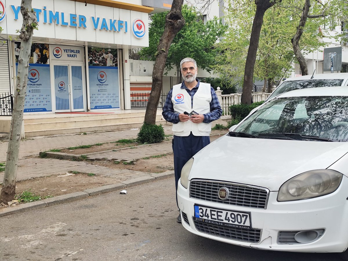 Bir Araç, Bir Umut!

Bir hayırseverimiz, Yetimler Vakfı’nı ziyaret ederek aracını Gazzeli kardeşlerimize bağışladı. Bu anlamlı ve yürekten gelen davranışıyla, Gazzeli kardeşlerimizin yaralarına merhem olmak için çok değerli bir adım attı.

Bu güzel iyilik örneği için kendisine
